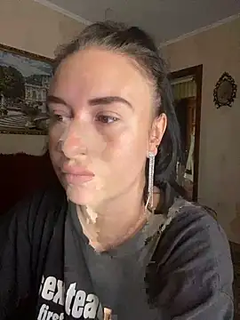 Snapshot of Roxana_Bell chatting on June 10, 2026, 11:00 am Roxana Bell online show from June 10, 2026, 11:00 am