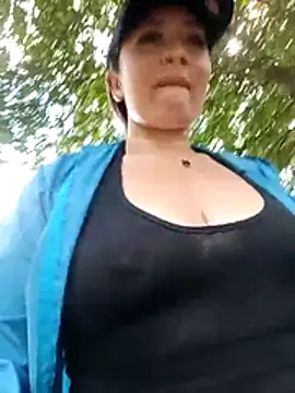 Snapshot of tata_laima__ chatting on April 1, 2026, 2:47 pm tata laima online show from April 1, 2026, 2:47 pm