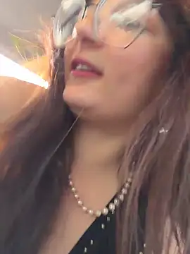 urpuppymoon online show from March 4, 2026, 10:17 pm