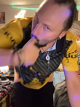 Snapshot of BobbyQ29 chatting on November 29, 2025, 11:27 pm BobbyQ29 online show from November 29, 2025, 11:27 pm