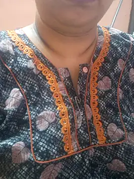 Snapshot of Ravina_patil1 chatting on March 6, 2025, 7:47 am Ravina patil1 online show from March 6, 2025, 7:47 am