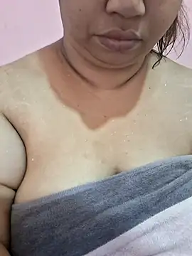 Ravina patil1 online show from March 19, 2026, 3:50 am