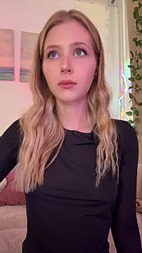 LunaRase online show from October 23, 2025, 10:14 am