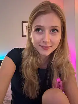 Snapshot of LunaRase chatting on May 11, 2026, 3:40 pm LunaRase online show from May 11, 2026, 3:40 pm
