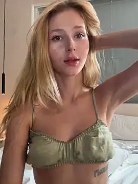 LunaRase online show from February 20, 2026, 6:26 am