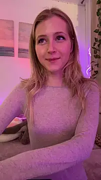 LunaRase online show from October 26, 2025, 9:53 am