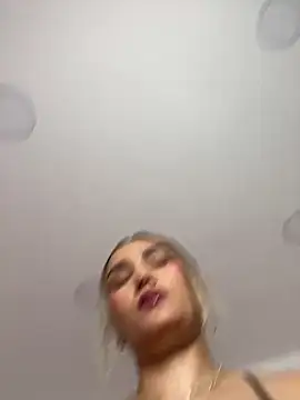 Snapshot of exoticcute chatting on December 16, 2025, 5:06 pm exoticcute online show from December 16, 2025, 5:06 pm