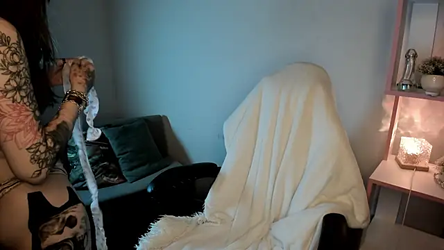 Snapshot of Mary_Xextra chatting on October 4, 2025, 12:23 am Mary Xextra online show from October 4, 2025, 12:23 am