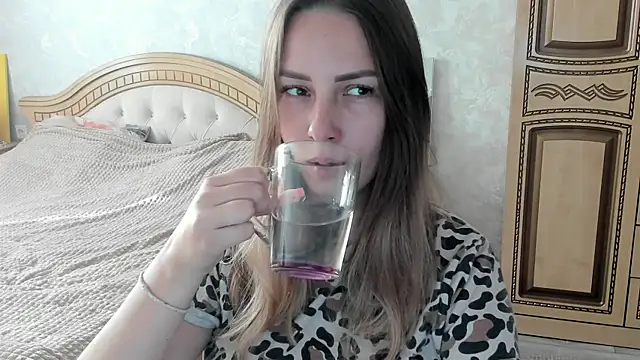 Mia shy1 online show from November 10, 2025, 8:19 am