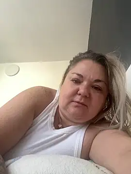 Snapshot of MikyVesela chatting on May 6, 2026, 7:45 am MikyVesela online show from May 6, 2026, 7:45 am