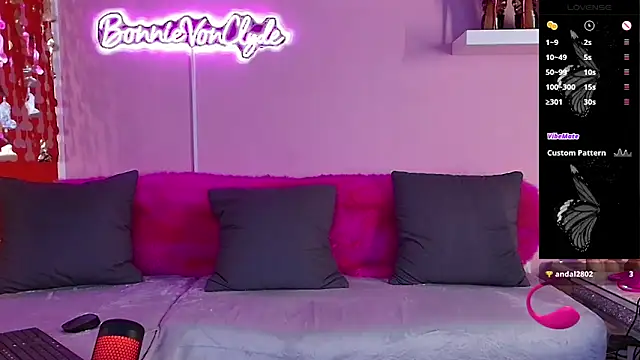 Snapshot of bonnievonclyde chatting on November 26, 2025, 2:39 pm bonnievonclyde online show from November 26, 2025, 2:39 pm