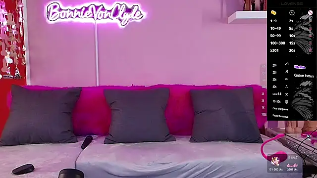 Snapshot of bonnievonclyde chatting on December 15, 2025, 11:38 am bonnievonclyde online show from December 15, 2025, 11:38 am