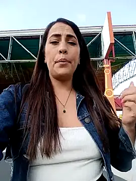 Snapshot of Lena-32 chatting on February 13, 2026, 9:48 pm Lena-32 online show from February 13, 2026, 9:48 pm