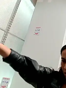 Lena-32 online show from April 18, 2026, 12:02 am