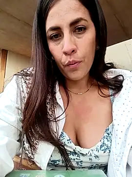 Snapshot of Lena-32 chatting on December 16, 2025, 8:35 pm Lena-32 online show from December 16, 2025, 8:35 pm