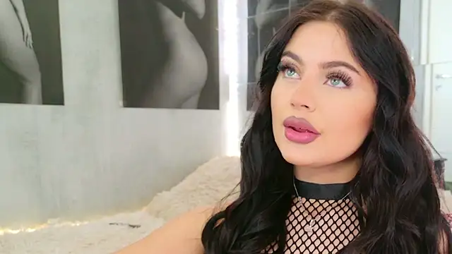 celia chanel online show from November 12, 2025, 6:17 am