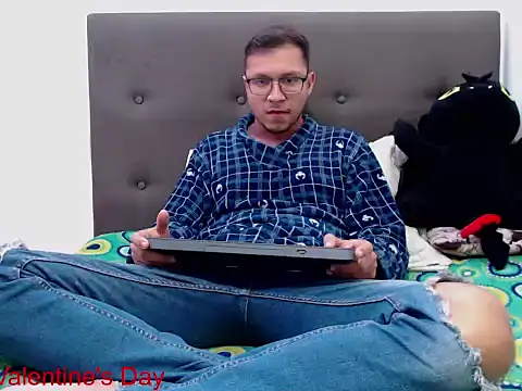 Snapshot of andy_loverxx chatting on February 18, 2026, 12:52 am andy loverxx online show from February 18, 2026, 12:52 am