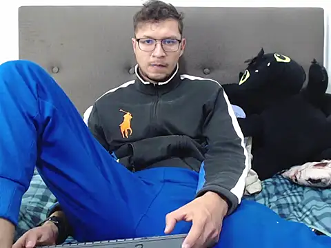 Snapshot of andy_loverxx chatting on March 25, 2026, 11:47 pm andy loverxx online show from March 25, 2026, 11:47 pm