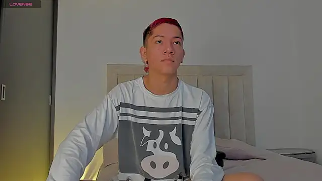 Snapshot of JulianRose_1 chatting on December 5, 2025, 12:37 pm JulianRose 1 online show from December 5, 2025, 12:37 pm