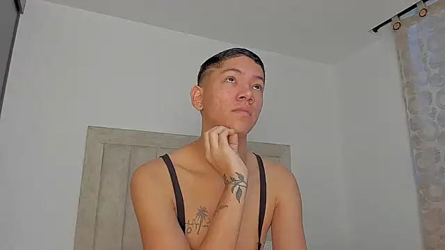 Snapshot of JulianRose_1 chatting on February 25, 2026, 11:21 am JulianRose 1 online show from February 25, 2026, 11:21 am