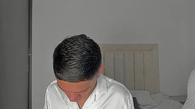 Snapshot of JulianRose_1 chatting on February 17, 2026, 11:18 am JulianRose 1 online show from February 17, 2026, 11:18 am