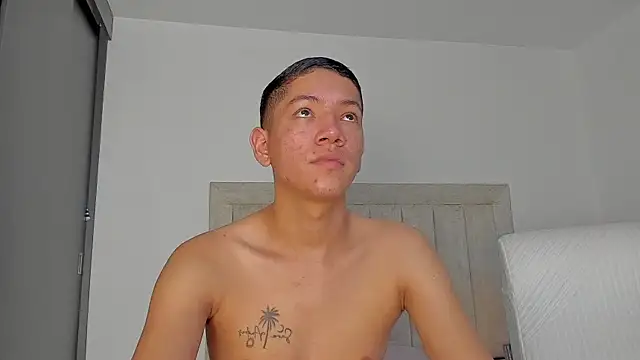 Snapshot of JulianRose_1 chatting on February 13, 2026, 11:32 am JulianRose 1 online show from February 13, 2026, 11:32 am