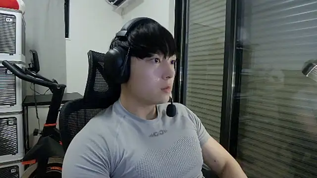 Snapshot of Tkcqcc chatting on January 6, 2026, 10:30 am Tkcqcc online show from January 6, 2026, 10:30 am