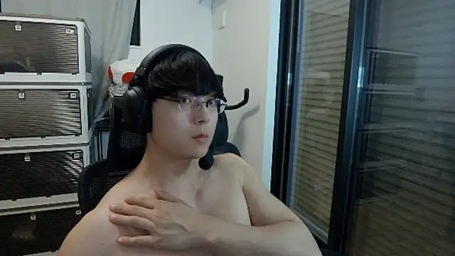 Snapshot of Tkcqcc chatting on December 17, 2025, 5:18 pm Tkcqcc online show from December 17, 2025, 5:18 pm