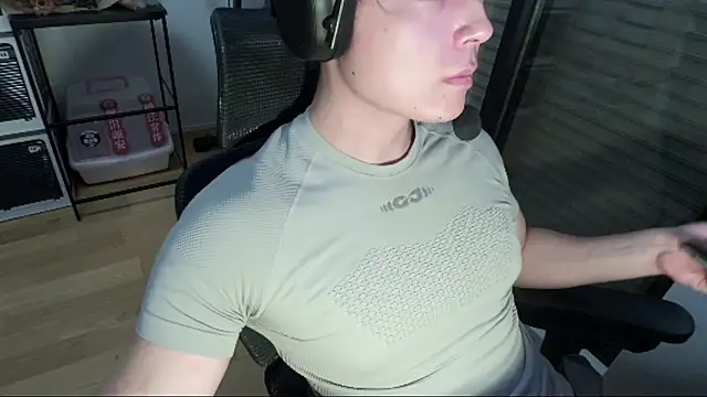 Snapshot of Tkcqcc chatting on April 2, 2026, 11:17 am Tkcqcc online show from April 2, 2026, 11:17 am