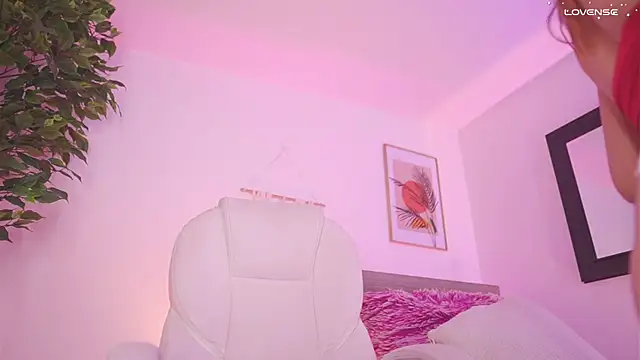 Snapshot of Eyleen_24 chatting on March 19, 2025, 10:42 pm Eyleen 24 online show from March 19, 2025, 10:42 pm