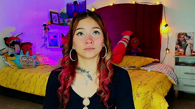 alisson zafiro  online show from November 24, 2025, 3:17 am