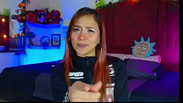 alisson zafiro  online show from January 7, 2026, 3:11 am