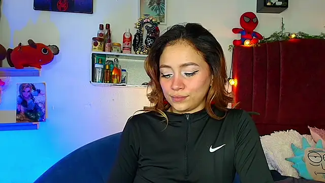 alisson zafiro  online show from March 13, 2026, 3:00 am