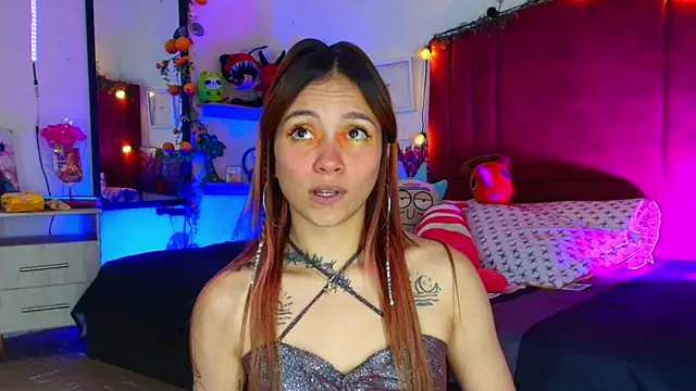 alisson zafiro  online show from January 13, 2026, 3:32 am