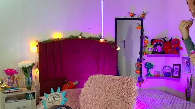 alisson zafiro  online show from February 8, 2026, 3:26 am