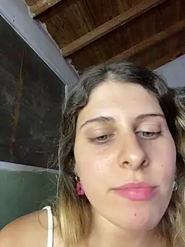 Snapshot of FlorBich chatting on March 4, 2026, 3:36 am FlorBich online show from March 4, 2026, 3:36 am