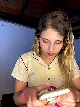 Snapshot of FlorBich chatting on January 18, 2026, 8:34 pm FlorBich online show from January 18, 2026, 8:34 pm