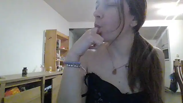 Snapshot of JasmineGlamour chatting on April 7, 2026, 6:54 pm JasmineGlamour online show from April 7, 2026, 6:54 pm