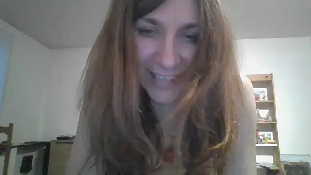 Snapshot of JasmineGlamour chatting on April 9, 2026, 6:47 pm JasmineGlamour online show from April 9, 2026, 6:47 pm