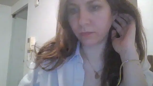Snapshot of JasmineGlamour chatting on April 16, 2026, 9:39 pm JasmineGlamour online show from April 16, 2026, 9:39 pm