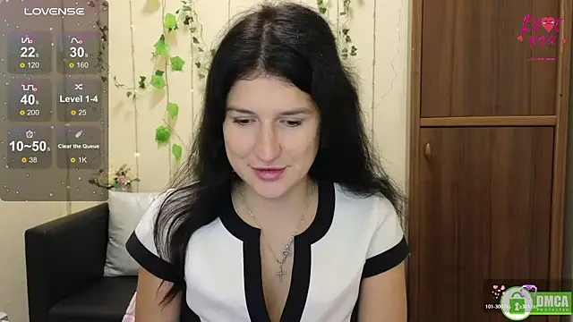 Alianna Solo Kisses online show from October 25, 2025, 5:28 am