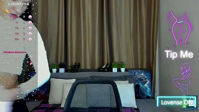 Alianna Solo Kisses online show from October 30, 2025, 12:14 pm