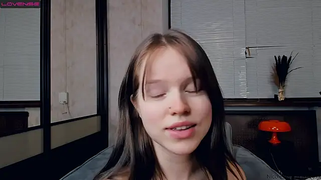 NicoleSkyt online show from February 16, 2025, 4:32 pm