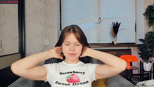 NicoleSkyt online show from February 8, 2025, 1:22 pm