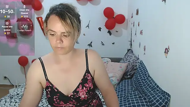hotmilf4uxxx online show from June 4, 2026, 10:20 am