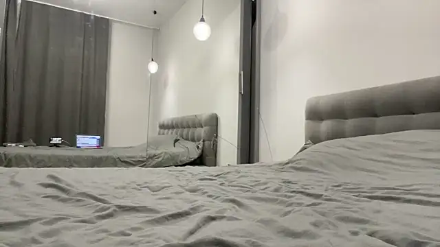 Embersweetbunny online show from October 1, 2025, 4:17 am