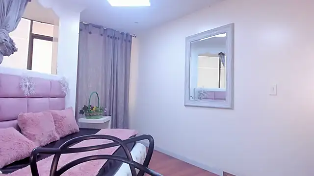 IssadoraJames online show from December 4, 2025, 7:46 pm