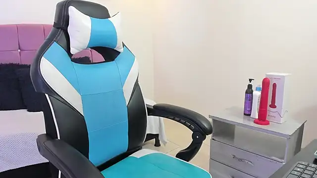 Snapshot of Lizzie_Williams_ chatting on March 31, 2026, 3:30 am Lizzie Williams online show from March 31, 2026, 3:30 am