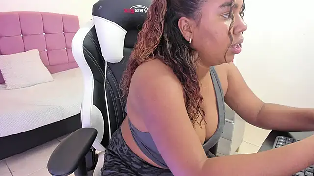 Snapshot of Lizzie_Williams_ chatting on March 26, 2026, 3:27 am Lizzie Williams online show from March 26, 2026, 3:27 am