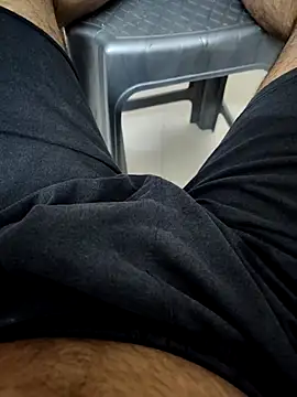 Snapshot of SplitPrestige19 chatting on December 17, 2025, 6:57 pm SplitPrestige19 online show from December 17, 2025, 6:57 pm